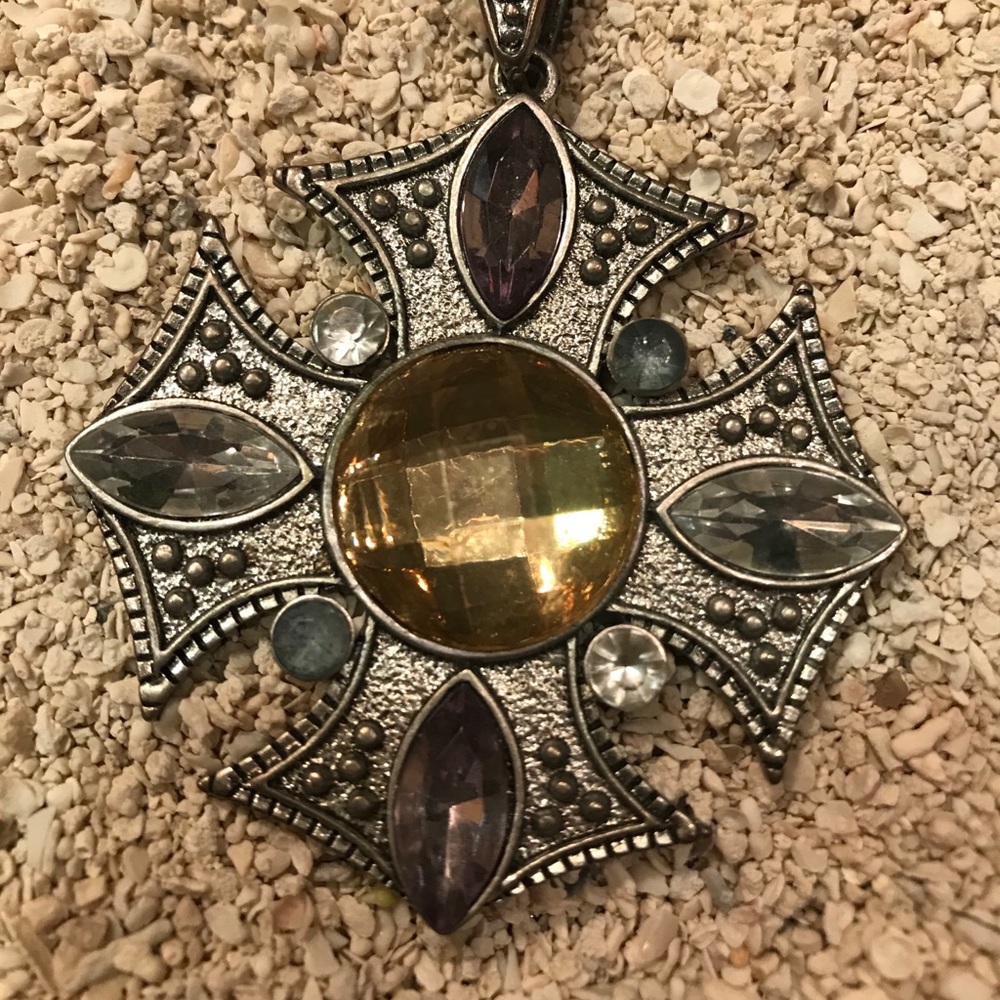Unique Rhinestone pendant - Picture 3 of 4